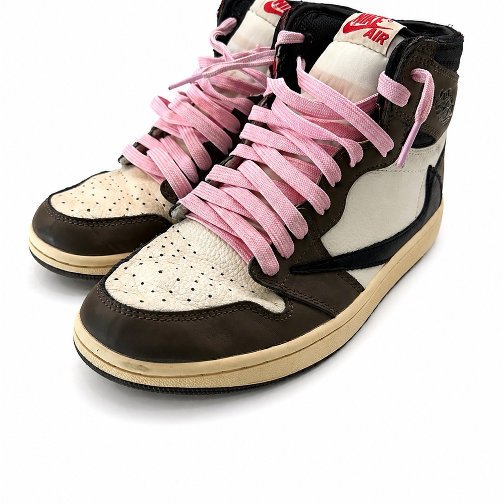 Air Jordan 1 x Travis Scott “Mocha” High Top Sneakers
Size 6.5Y
